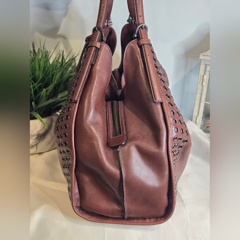 Coach Madison Grommet Large Carlyle Shoulder Bag - Picture 3 of 14
